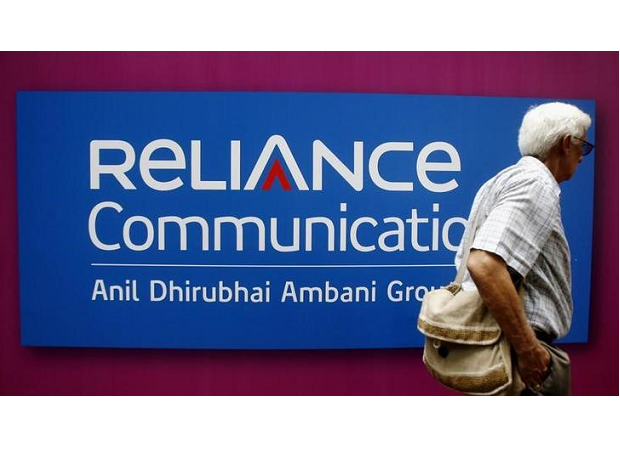RCom announces tender and exchange offer for $300 million bond holders due 2020; proposes to buy notes at a discount